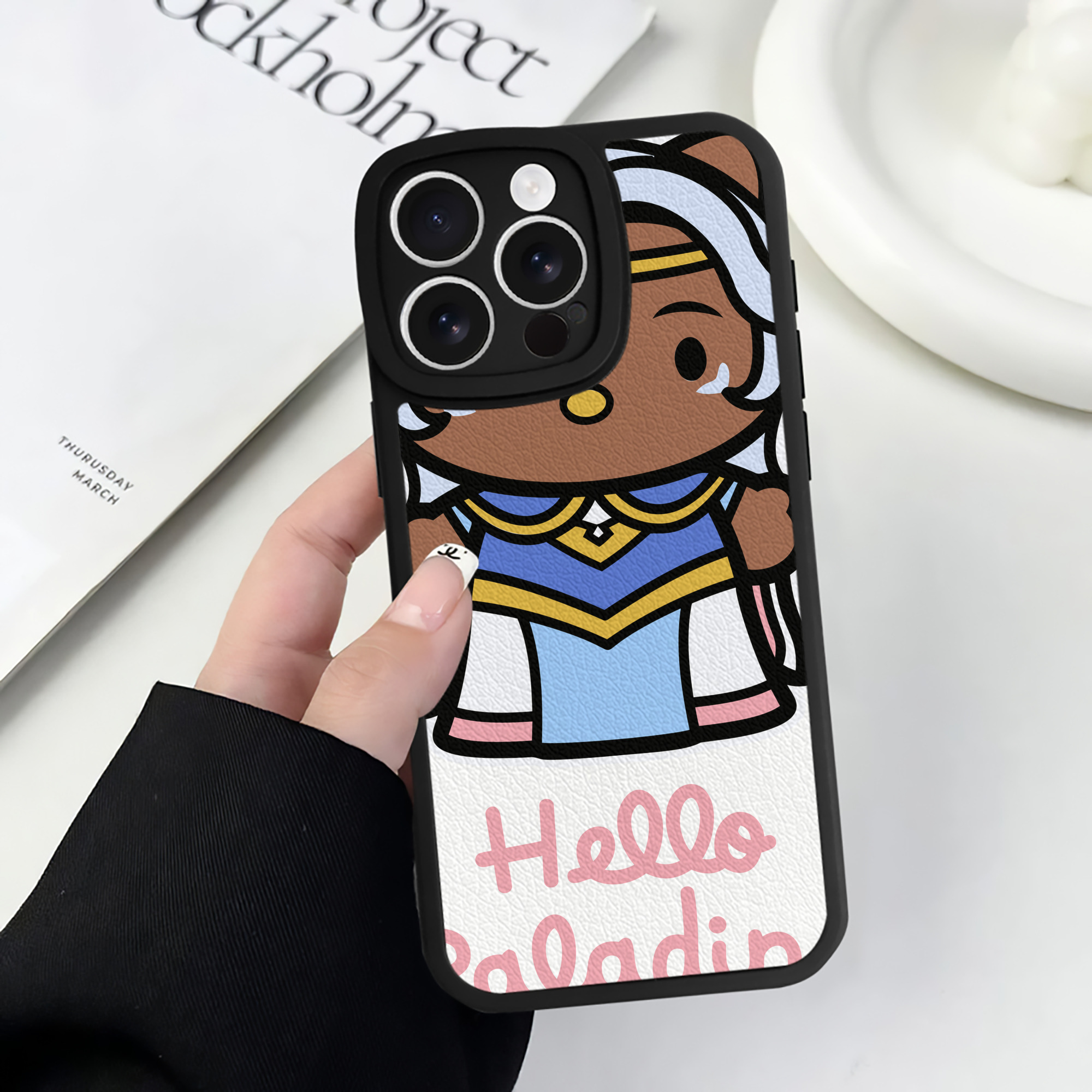 （画像用） Hello Kitty ハローキティ 【iPhone 16シリーズ対応】シリコンスマホケース（レザー調） 材質：シリコン
